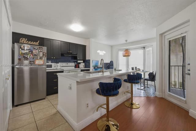 977 Riverside Dr # 220, Coral Springs FL 33071 - Coral Springs, FL - Photo 5