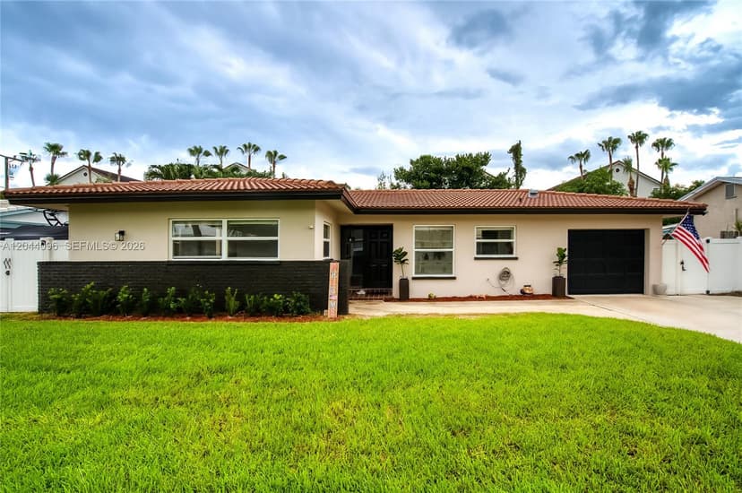 106 E Park Ln E, Hypoluxo FL 33462