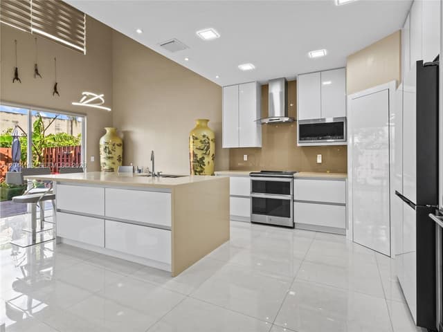 7086 NW 116th Ct, Doral FL 33178 - Doral, FL - Photo 6