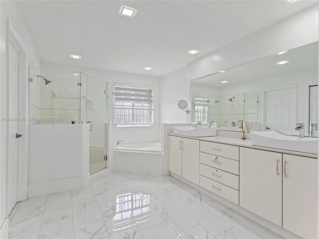 7086 NW 116th Ct, Doral FL 33178 - Doral, FL - Photo 5