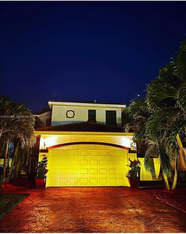 4318 NW 113th Pl, Doral FL 33178 - Doral, FL - Photo 2