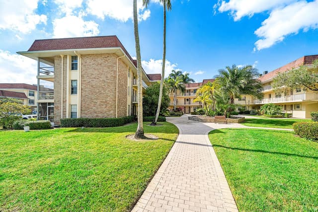 5540 Tamberlane Circle # 221, Palm Beach Gardens FL 33418 - Palm Beach Gardens, FL - Photo 2