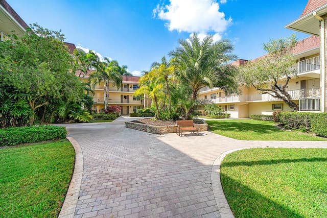 5540 Tamberlane Circle # 221, Palm Beach Gardens FL 33418 - Palm Beach Gardens, FL - Photo 3