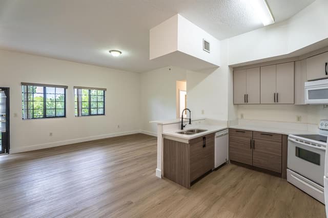 2801 Riverside Drive # s, Coral Springs FL 33065 - Coral Springs, FL - Photo 6