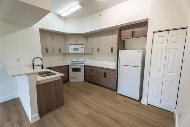 2801 Riverside Drive # s, Coral Springs FL 33065 - Coral Springs, FL - Photo 4