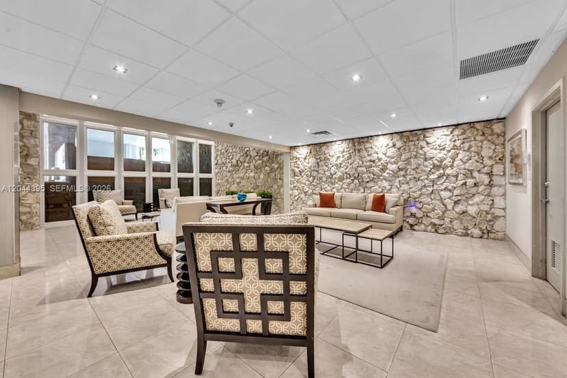3111 N Ocean Dr # 904, Hollywood FL 33019