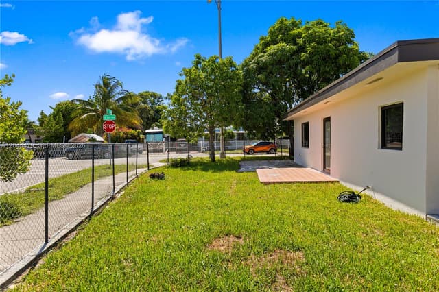 191 SE 6th Ave, Hialeah FL 33010 - Hialeah, FL - Photo 5