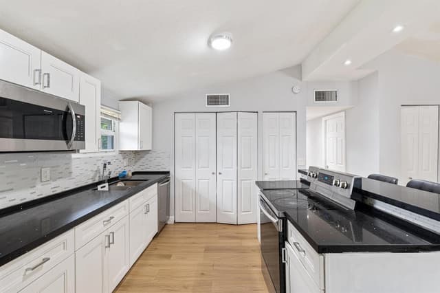 3872 Mackinac Road, Lake Worth FL 33462 - Lake Worth, FL - Photo 5