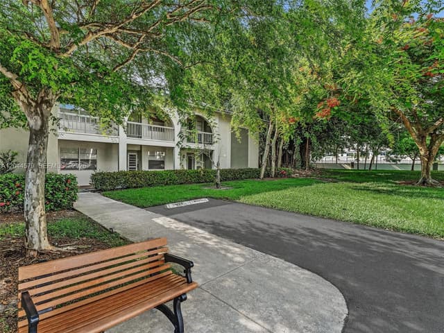 1212 SE Bahama Bnd # G1, Coconut Creek FL 33066 - Coconut Creek, FL - Photo 3