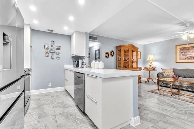 625 Normandy N # 625, Delray Beach FL 33484 - Delray Beach, FL - Photo 6