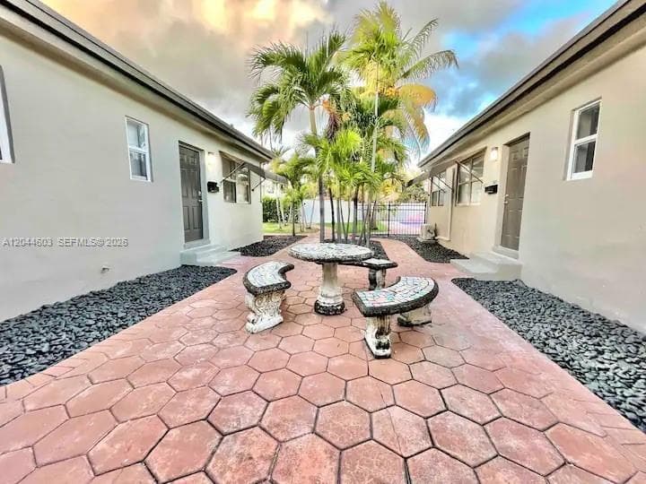 1925 Dewey St, Hollywood FL 33020