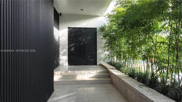 570 S Shore Dr, Miami Beach FL 33141 - Miami Beach, FL - Photo 3