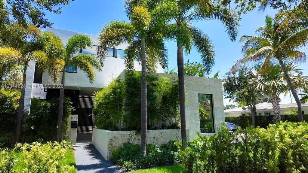 570 S Shore Dr, Miami Beach FL 33141 - Miami Beach, FL - Photo 1