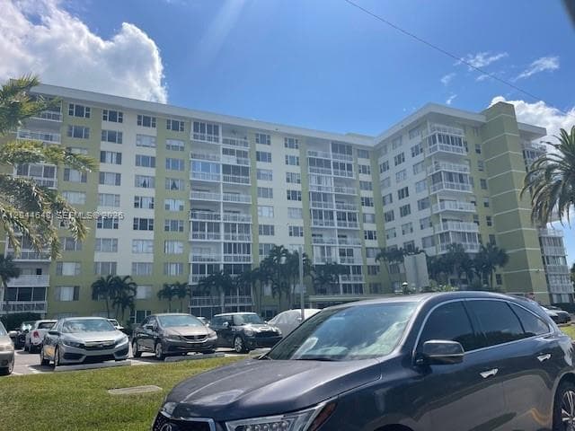 4400 Hillcrest Dr # 701B, Hollywood FL 33021 - Hollywood, FL - Photo 2