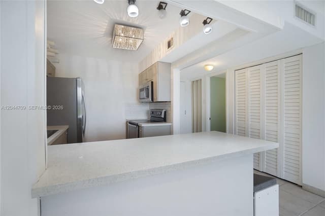 6900 Bay Dr # 3H, Miami Beach FL 33141 - Miami Beach, FL - Photo 3