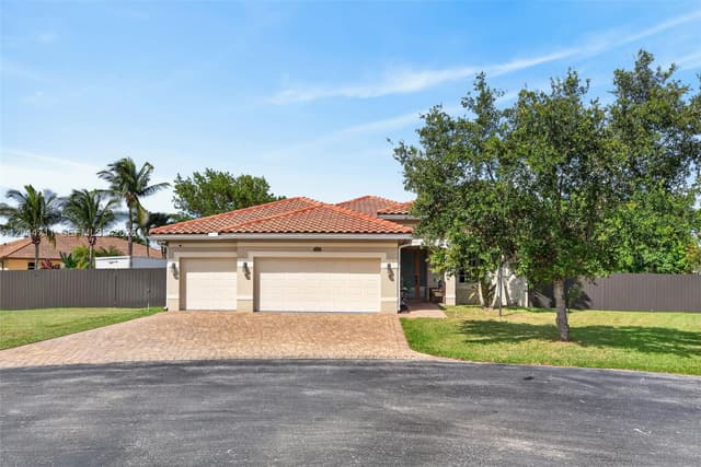 2135 NW 14th Ter, Homestead FL 33030 - Homestead, FL - Photo 2