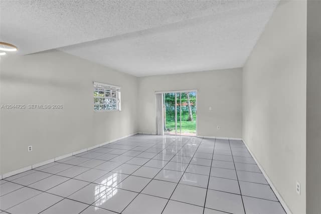10018 Hammocks Blvd # 5, Miami FL 33196 - Miami, FL - Photo 3
