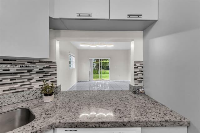 10018 Hammocks Blvd # 5, Miami FL 33196 - Miami, FL - Photo 5