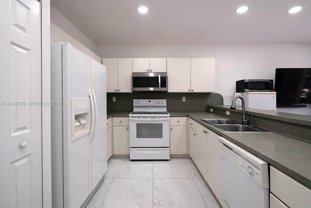 9133 SW 152nd Path, Miami FL 33196 - Miami, FL - Photo 3