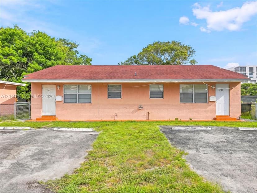 211 SE 10th St, Hallandale Beach FL 33009