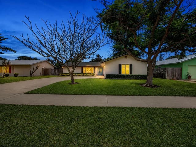 126 Chapel Lane, Tequesta FL 33469 - Tequesta, FL - Photo 2