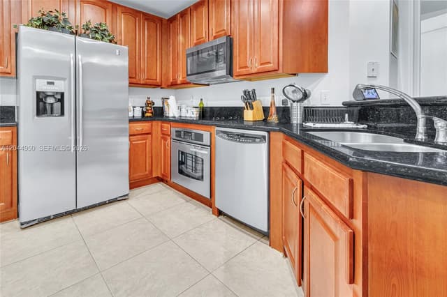 16100 Emerald Estates Dr # 298, Weston FL 33331 - Weston, FL - Photo 2