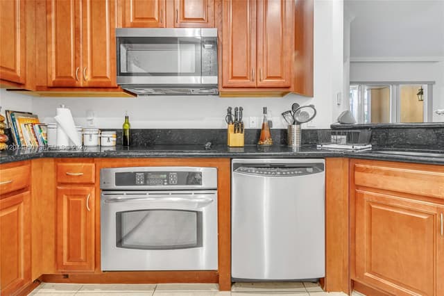 16100 Emerald Estates Dr # 298, Weston FL 33331 - Weston, FL - Photo 3