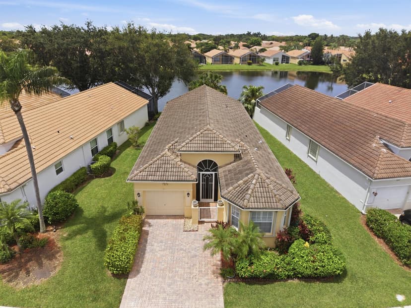 7229 Cataluna Circle, Delray Beach FL 33446
