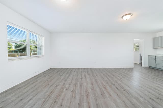 317 NW 14th Street, Belle Glade FL 33430 - Belle Glade, FL - Photo 2