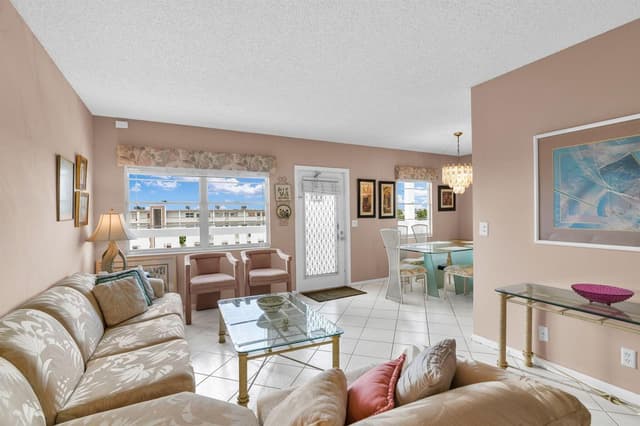 4053 Wolverton C, Boca Raton FL 33434 - Boca Raton, FL - Photo 2