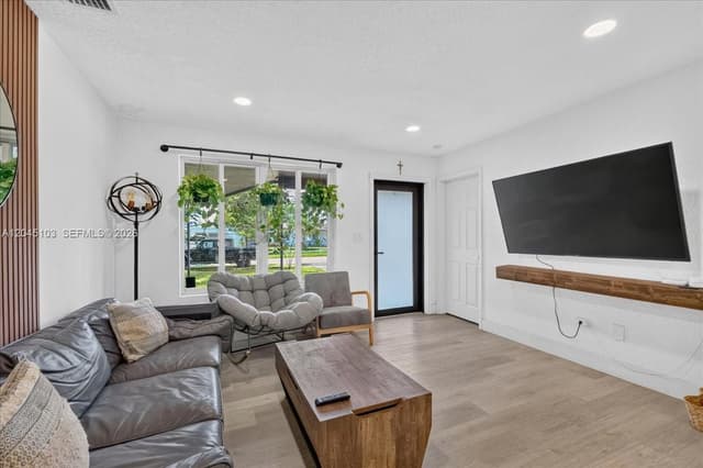 1131 N 75th Ave, Hollywood FL 33024 - Hollywood, FL - Photo 3