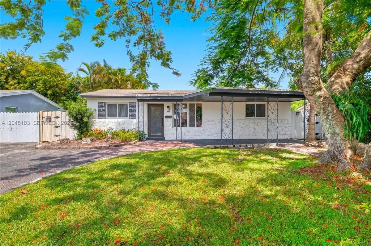 1131 N 75th Ave, Hollywood FL 33024 - Hollywood, FL - Photo 1