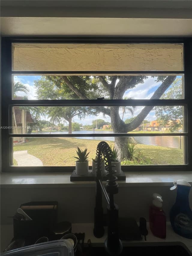 8985 Palm Tree Ln # 8985, Pembroke Pines FL 33024 - Pembroke Pines, FL - Photo 6