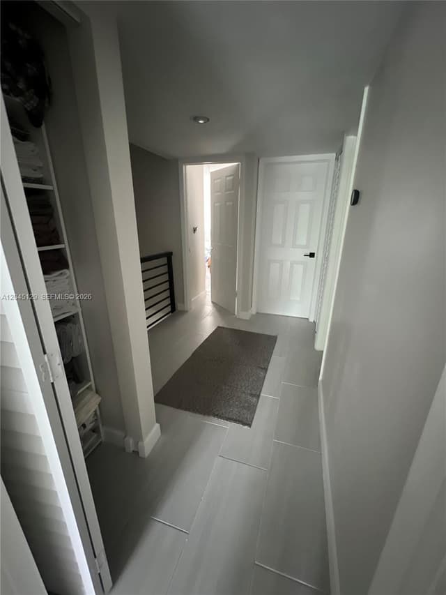 8985 Palm Tree Ln # 8985, Pembroke Pines FL 33024 - Pembroke Pines, FL - Photo 4