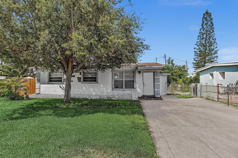 2743 NW 2nd Street, Boynton Beach FL 33435