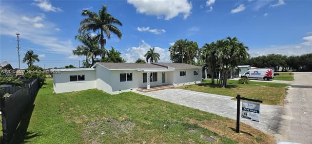 1233 SW AVENUE C PL, Belle Glade FL 33430 - Belle Glade, FL - Photo 4