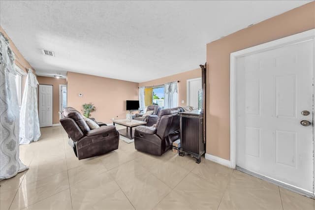 3560 NW 34th Way, Lauderdale Lakes FL 33309 - Lauderdale Lakes, FL - Photo 7