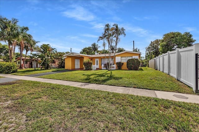 3560 NW 34th Way, Lauderdale Lakes FL 33309 - Lauderdale Lakes, FL - Photo 3