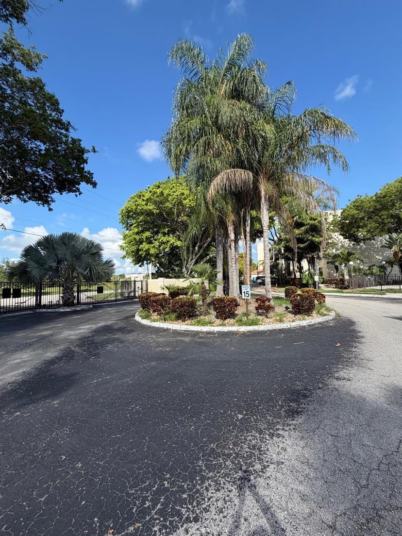 118 Lake Emerald Drive # 107, Oakland Park FL 33309