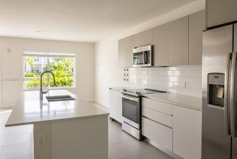2535 NE 193rd St # 3104, Miami FL 33180