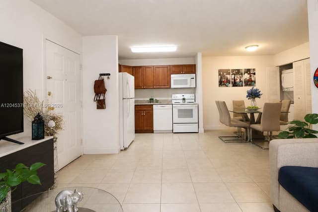 7090 NW 179th St # 108, Hialeah FL 33015 - Hialeah, FL - Photo 2