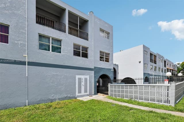 1300 W 53rd St # 25, Hialeah FL 33012 - Hialeah, FL - Photo 2