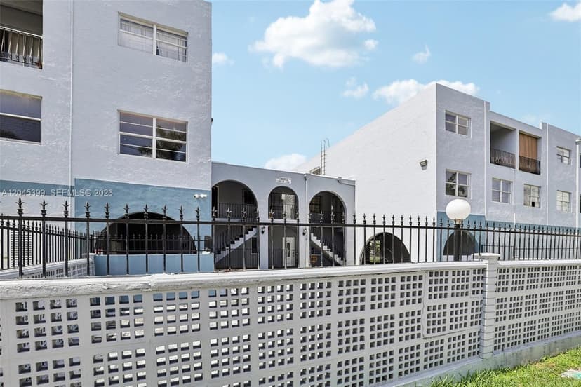 1300 W 53rd St # 25, Hialeah FL 33012