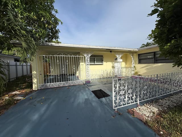 124 NW 45th Avenue, Plantation FL 33317 - Plantation, FL - Photo 2