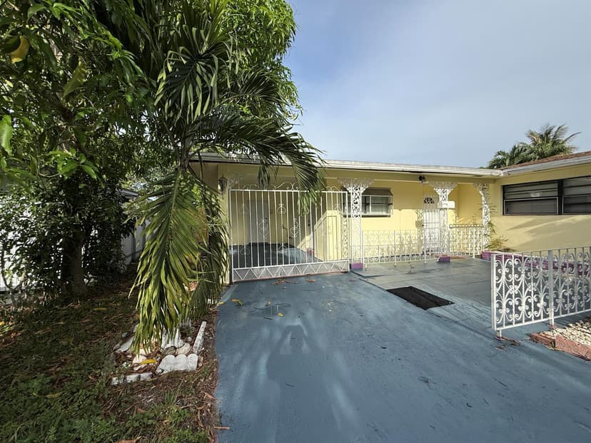 124 NW 45th Avenue, Plantation FL 33317