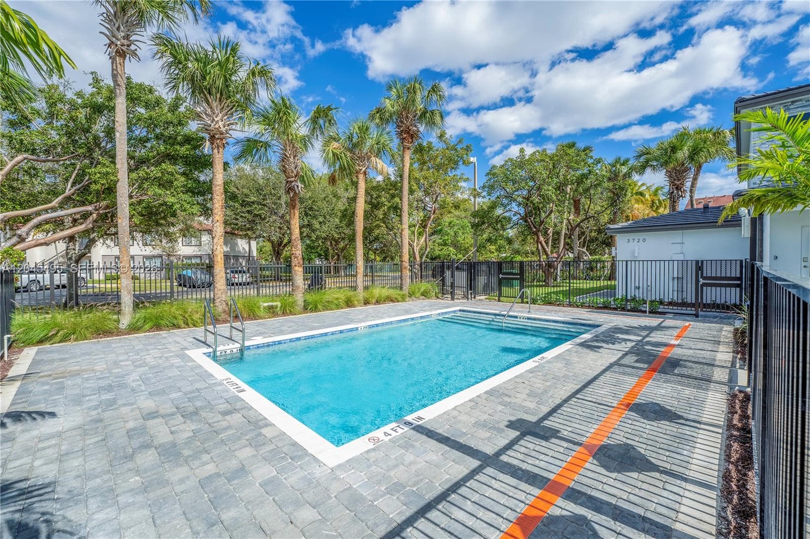 5125 SW 37th St, Pembroke Park FL 33023