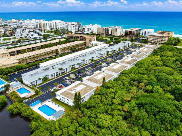 4501 S Ocean Boulevard # D4, South Palm Beach FL 33480 - South Palm Beach, FL - Photo 2