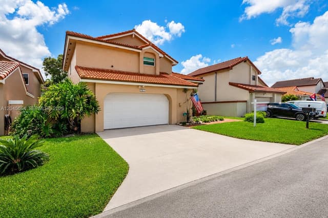17617 NW 61st Ct N, Hialeah FL 33015 - Hialeah, FL - Photo 2