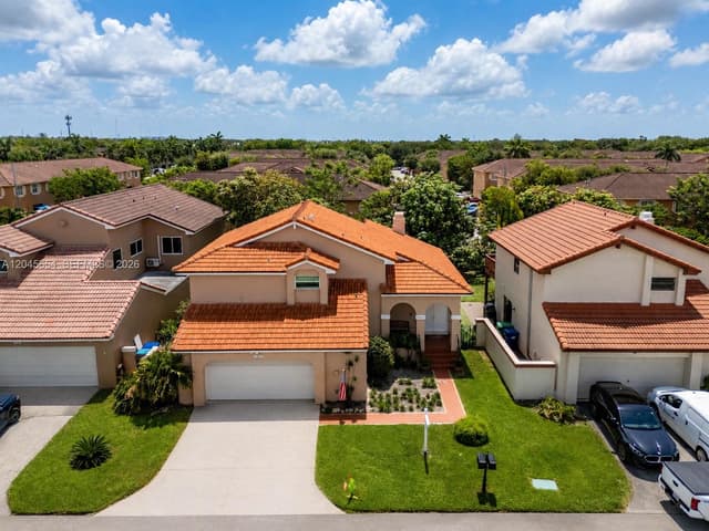 17617 NW 61st Ct N, Hialeah FL 33015 - Hialeah, FL - Photo 3