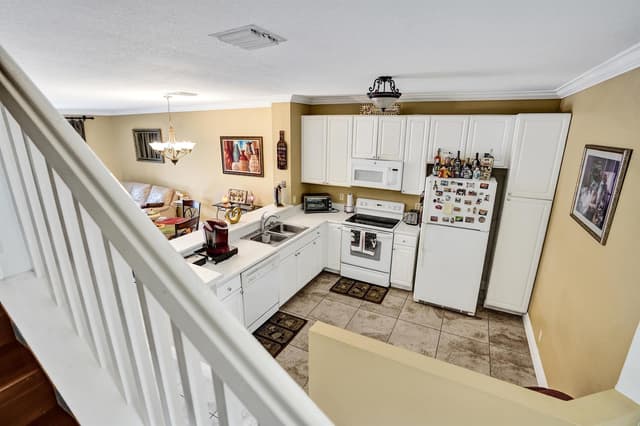 9664 Porta Leona Lane, Boynton Beach FL 33472 - Boynton Beach, FL - Photo 4